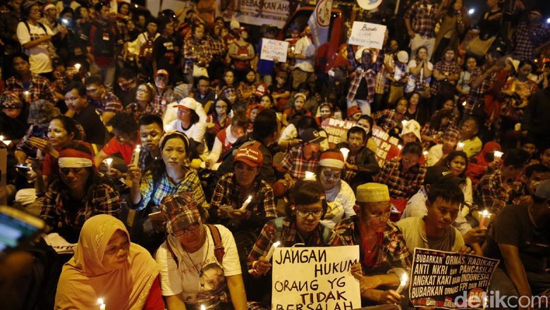  Massa Pro Ahok Masih Bertahan di Cipinang