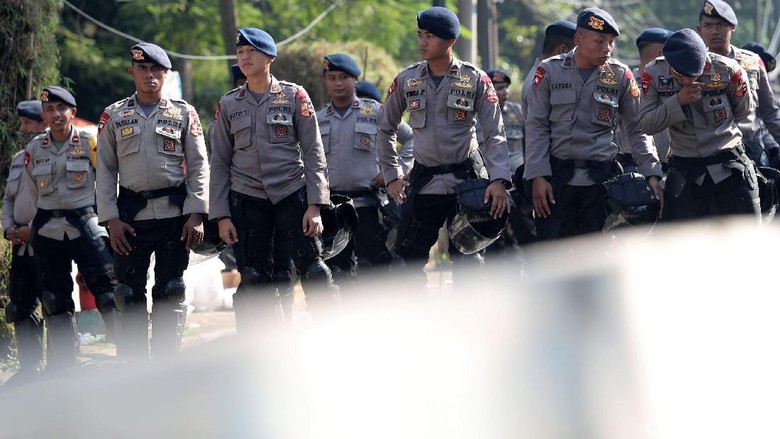 1.000 Personel Polisi Amankan Eksekusi Lahan di Kuningan 1.000 Personel Polisi Amankan Eksekusi Lahan di Kuningan