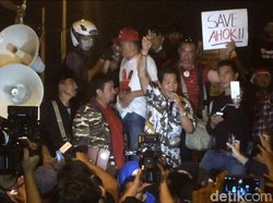 Anton Medan ke Rutan Cipinang, Orasi dan Temui Ahok