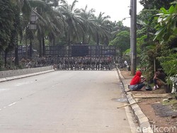Massa Kontra-Ahok Berangsur Bubar, Polisi Masih Berjaga