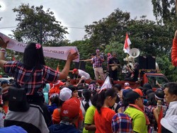 Massa Pendukung: Ahok, Kamu Tidak Berjalan Sendirian