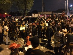 Massa Pro Ahok Bubar dari Cipinang Sambil Nyanyi Indonesia Raya