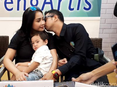 Muah..Mesranya Raffi Ahmad Cium Nagita Slavina