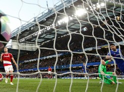 Malam Buruk Brad Guzan: Tiga Kali Kebobolan, Tiga Kali Dikolongi