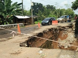 Sudah Sebulan Amblas, Jembatan Cipari II Serang Belum Diperbaiki