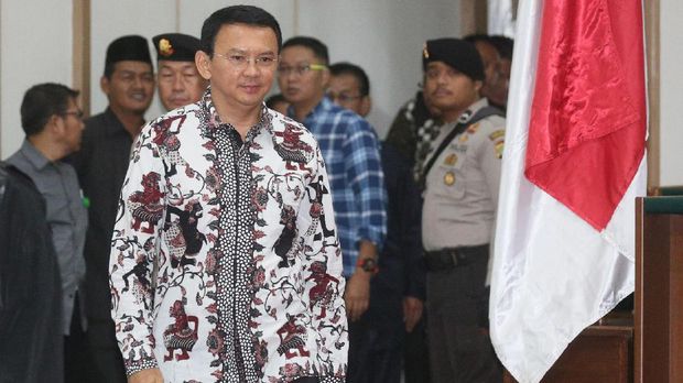 Ahok juga disebut-sebut pantas menjadi Ketua Umum PSSI.