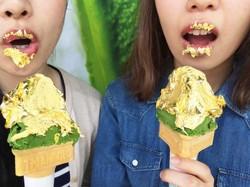 Kalau ke Jepang, Jangan Lupa Cicipi Es Krim Matcha Berlapis Daun Emas Ini!