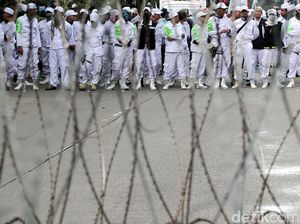 Massa Pro dan Kontra Ahok di Sidang Vonis Massa Pro dan Kontra Ahok di Sidang Vonis