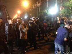 Massa Pro-Ahok Bertahan di Cipinang, Polisi Siagakan Water Canon