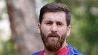 Perkenalkan Reza Parastesh, imitasi Lionel Messi dari Iran. (Foto: AFP PHOTO / ATTA KENARE)