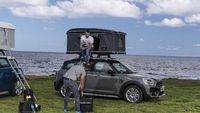 Kemah di Atas MINI Countryman