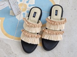 Sedang Tren, 5 Sepatu Berumbai yang Cocok Dipakai Hangout