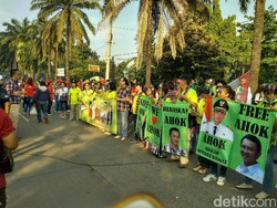 Massa Pro Ahok Mulai Berdatangan ke Gedung Kementan