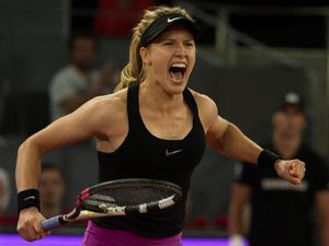 Bouchard Hentikan Langkah Sharapova Bouchard Hentikan Langkah Sharapova