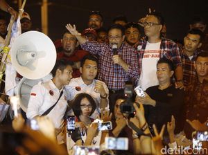 Berbaju Kotak-Kotak, Djarot Minta Massa Pulang