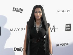 Rambut Panjang Nicki Minaj Hingga Kaki, Cantik atau Seram?