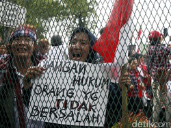 Massa Pendukung Ahok Diminta Bubar Sebelum Pukul 18.00 WIB