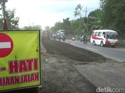 Perbaikan Jalan Penghubung Jawa dan Bali Dikebut