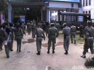 Puluhan Anggota Satpol Sultra Ngamuk, Rusak dan Segel Kantor