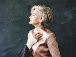 Salah Dikira Ikon Fashion, Guru 63 Tahun Kini Jadi Model Terkenal