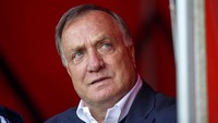Dick Advoocat masuk tujuh besar manajer tertua di Premier League. Ketika meninggalkan jabatan manajer Sunderland di 2015, usia pria Belanda ini kala itu 68 tahun 6 hari. (Foto: Steve Welsh/Getty Images)