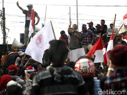 Pengacara Sampaikan Pesan Ahok ke Massa: Patuhi Proses Hukum