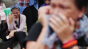 Ahok Divonis 2 Tahun Penjara, Pendukung Menangis