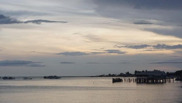 Senja Merona dari Pantai Pohon Cinta