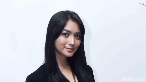 Tatapan Membius Citra Kirana