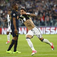 Pujian Berbatov dan Ferdinand untuk Dani Alves