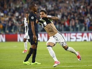 Pujian Berbatov dan Ferdinand untuk Dani Alves