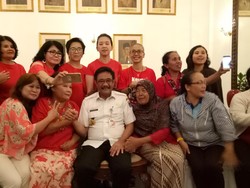 Saat Djarot Gantikan Ahok Berfoto Ria Bersama Warga