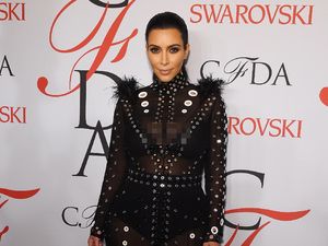 Kim Kardashian Dapat Uang Rp 192 Miliar Hanya Dalam Waktu 3 Jam Kim Kardashian Dapat Uang Rp 192 Miliar Hanya Dalam Waktu 3 Jam