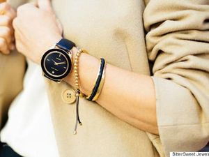 Gelang Ini Bikin Kunciran Jadi Aman & Cantik Dipakai di Pergelangan Tangan Gelang Ini Bikin Kunciran Jadi Aman & Cantik Dipakai di Pergelangan Tangan