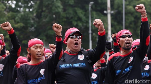 Buruh Demo Tolak Kenaikan Tarif listrik
