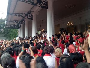 Warga Gelar Aksi Simpatik di Balai Kota, Djarot: Saya Terharu