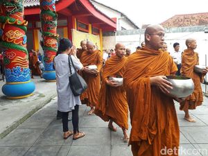 Umat Buddha Diimbau Rayakan Waisak di Rumah