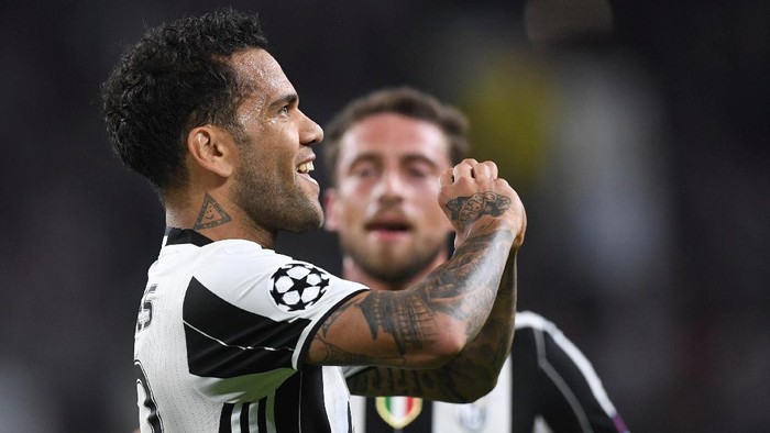 Untuk Siapa Simbol Hati Dani Alves?