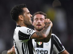 Untuk Siapa Simbol Hati Dani Alves?