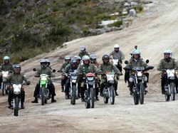 Kala Presiden Jokowi Nge-trail Disandingkan Kamen Rider