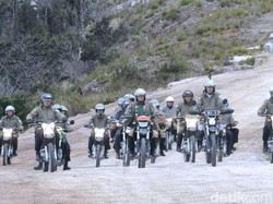 Konvoi Motor Trail Jokowi dan Panglima di Jalanan Terjal Wamena