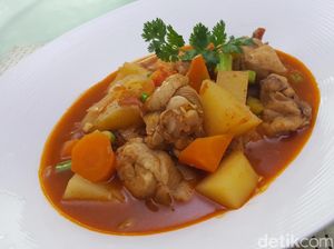 Bosan Semur Ayam? Bikin Saja Ayam Asam Manis yang Sedap Ini