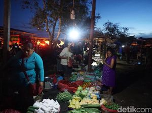 Belanja Gelap-gelapan di Merauke
