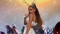 Foto: Penampilan Seksi Ariana Grande Saat Beraksi di Atas Panggung