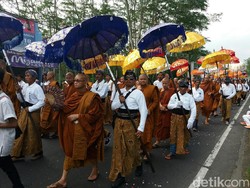 Makna Kirab Dalam Rangkaian Perayaan Waisak
