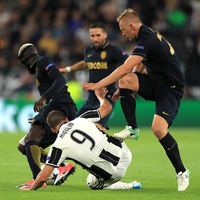 Injakan Glik ke Higuain Memb   angunkan Juventus