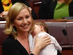 Anggota Parlemen Menyusui Catat Sejarah di Australia