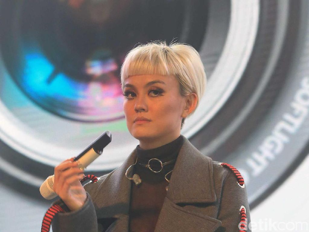 Tatapan Dingin Agnez Mo Tatapan Dingin Agnez Mo