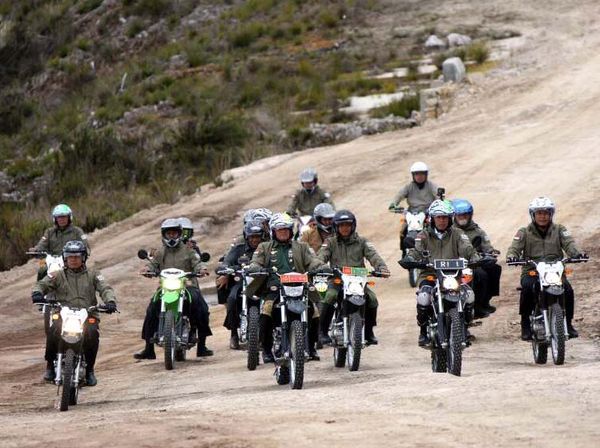 Susuri Jalan Trans Papua, Jokowi Konvoi Naik Trail