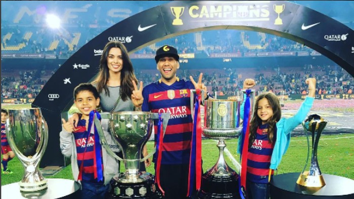 Kenapa Barcelona Melepas Alves ke Juventus?